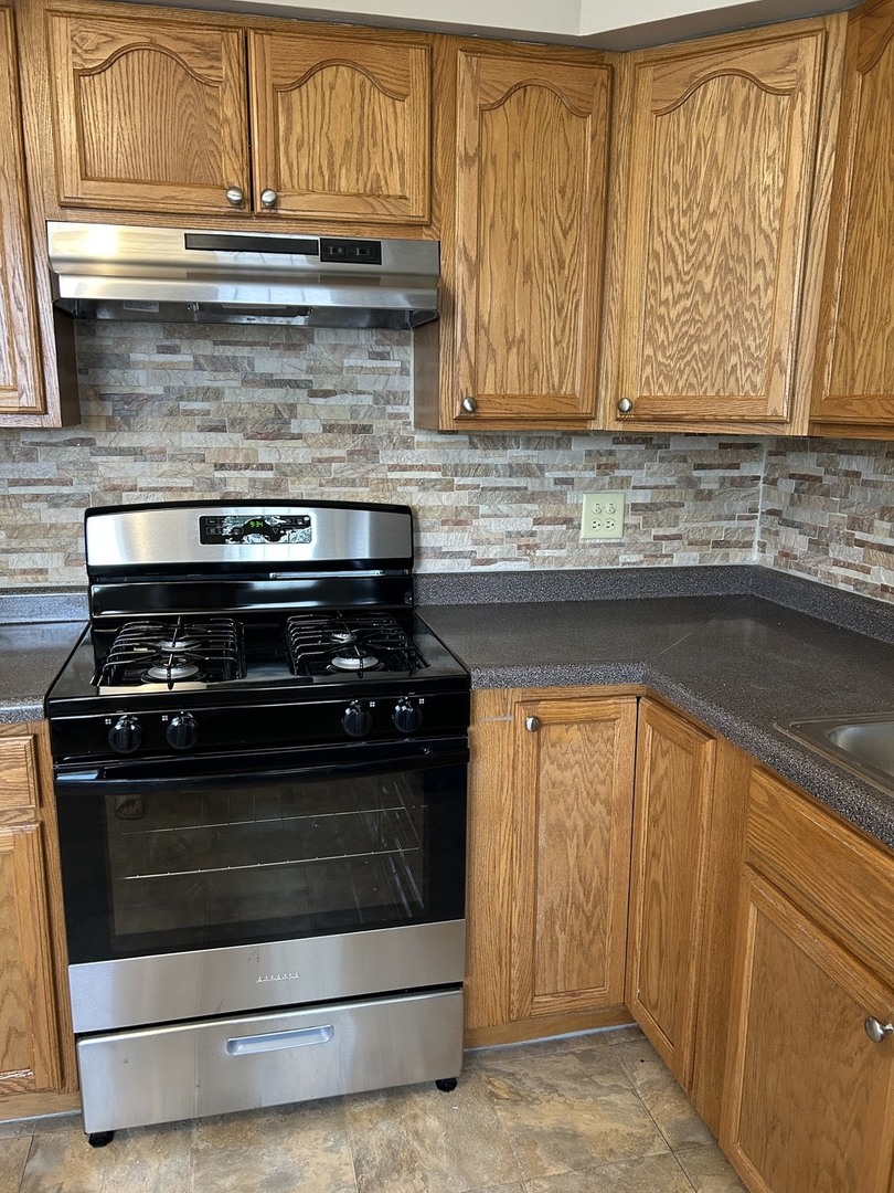 208 Walter Drive Roselle IL 60172