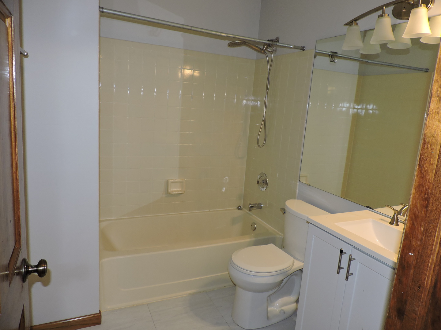 1334 Gloucester Circle Carol Stream IL 60188