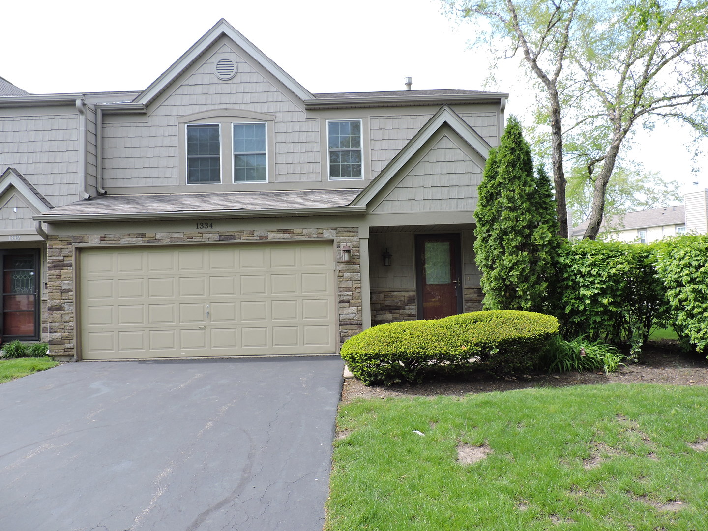 1334 Gloucester Circle Carol Stream IL 60188