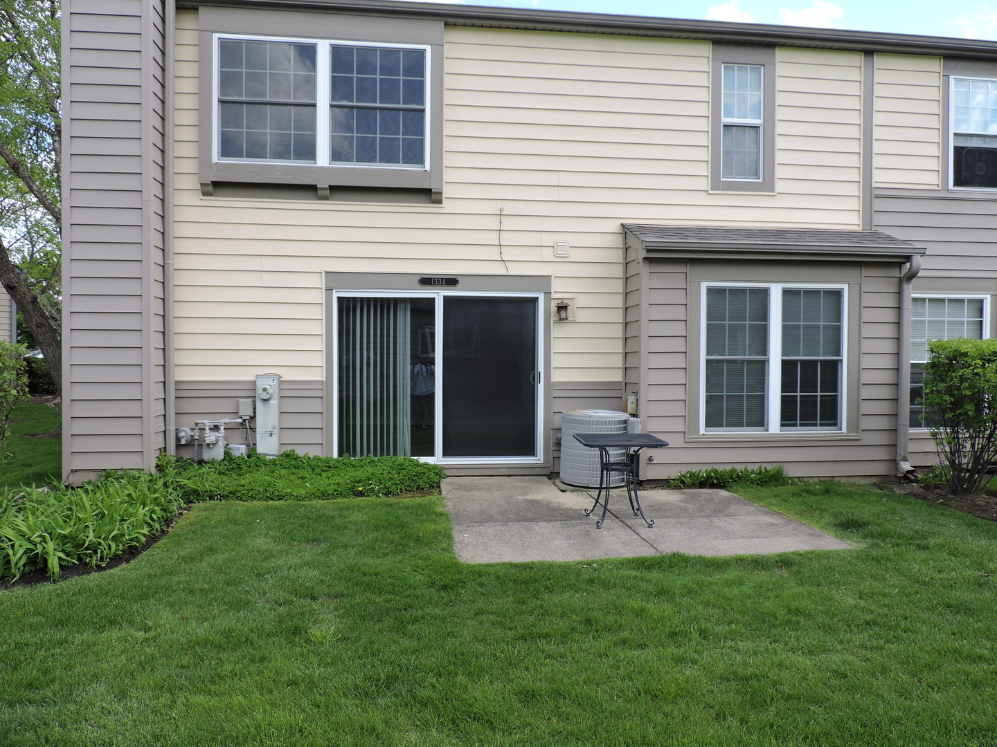 1334 Gloucester Circle Carol Stream IL 60188