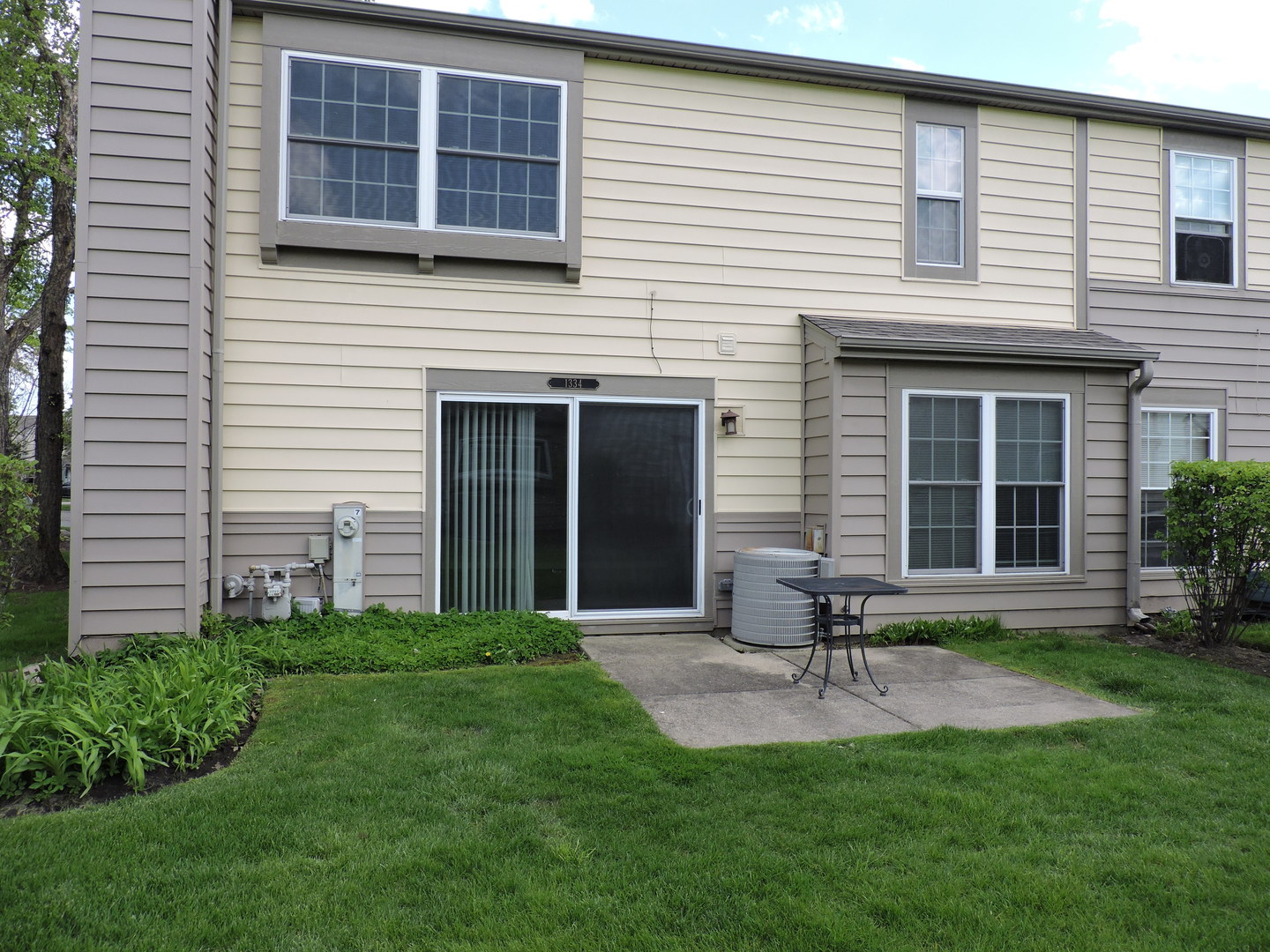 1334 Gloucester Circle Carol Stream IL 60188