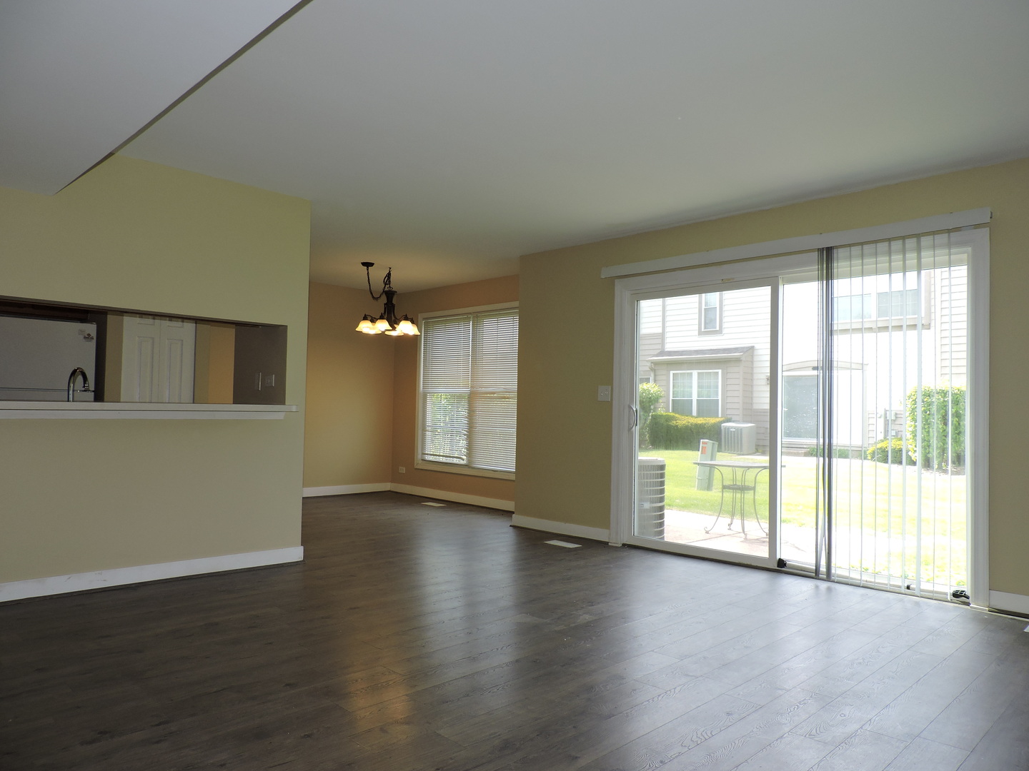 1334 Gloucester Circle Carol Stream IL 60188