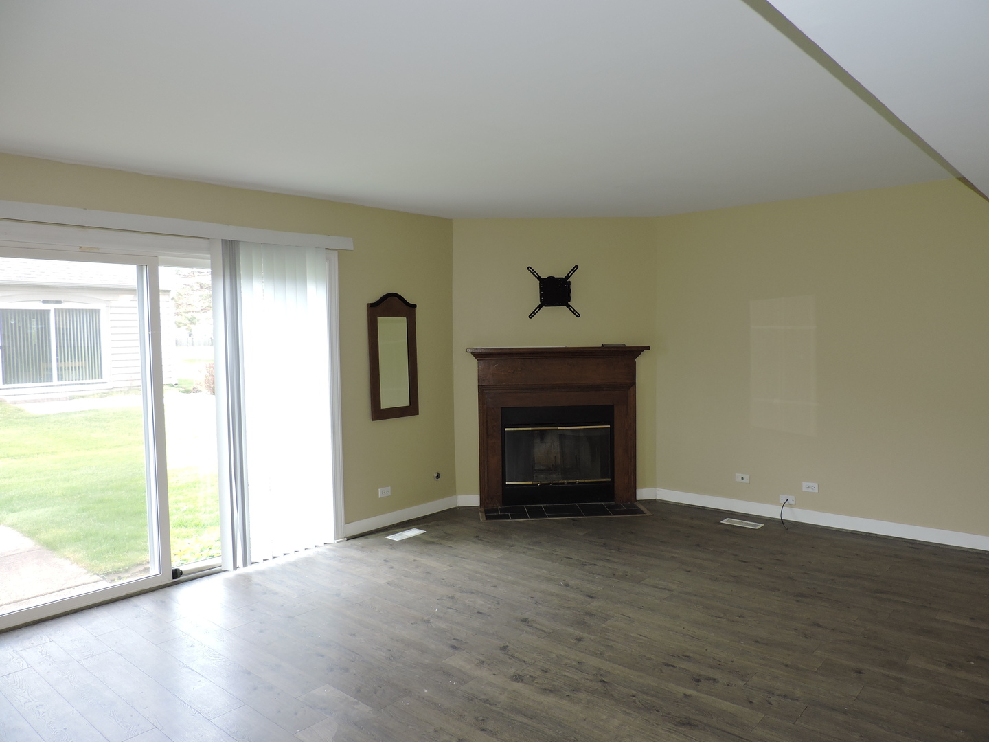1334 Gloucester Circle Carol Stream IL 60188