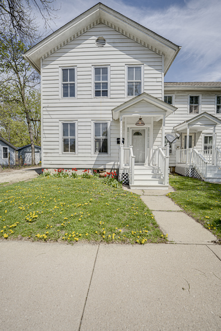 373 Cedar Street Aurora IL 60506