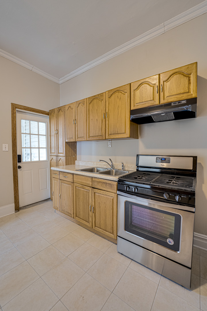 373 Cedar Street Aurora IL 60506