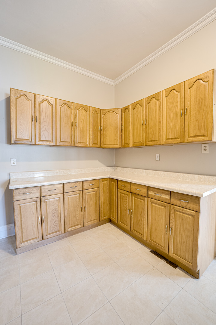 373 Cedar Street Aurora IL 60506