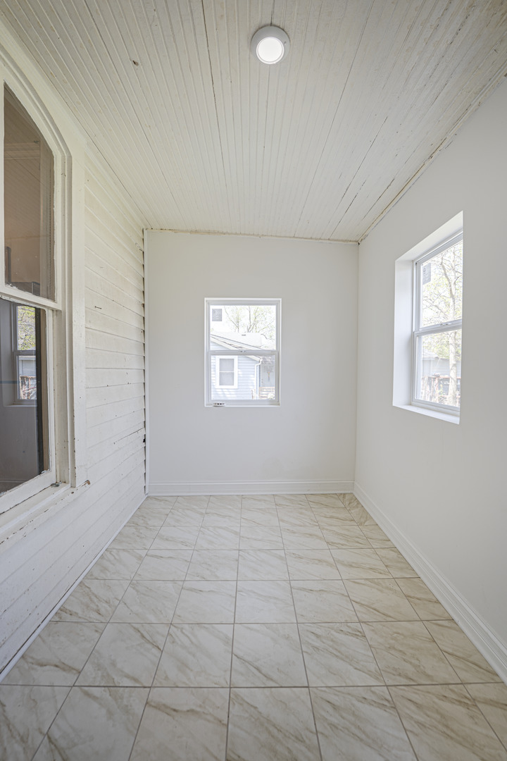373 Cedar Street Aurora IL 60506