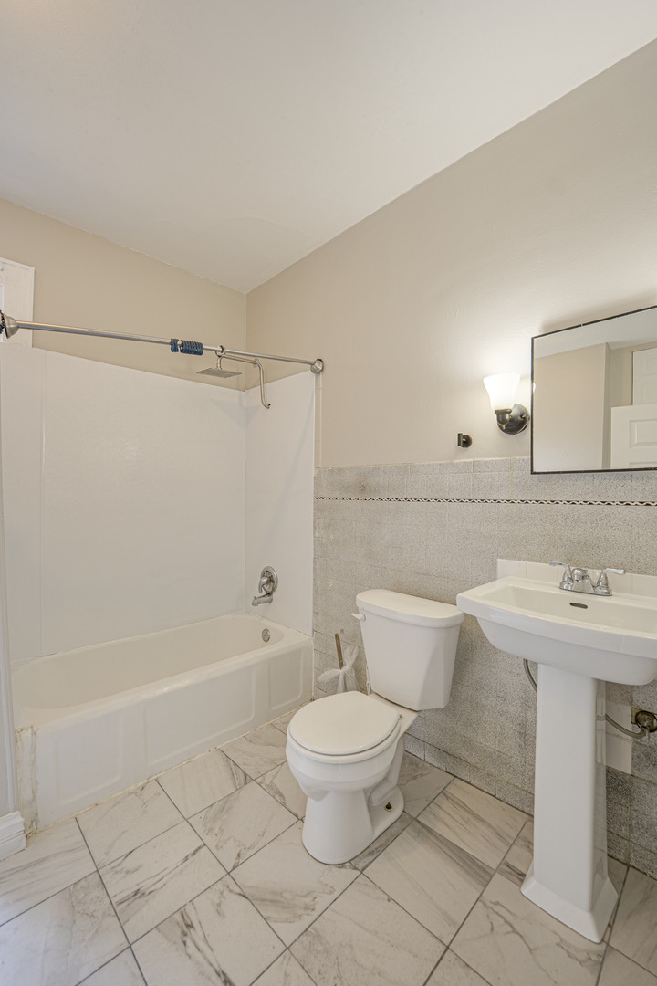 373 Cedar Street Aurora IL 60506