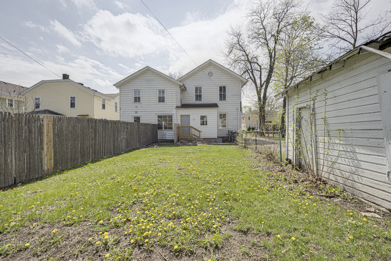 373 Cedar Street Aurora IL 60506