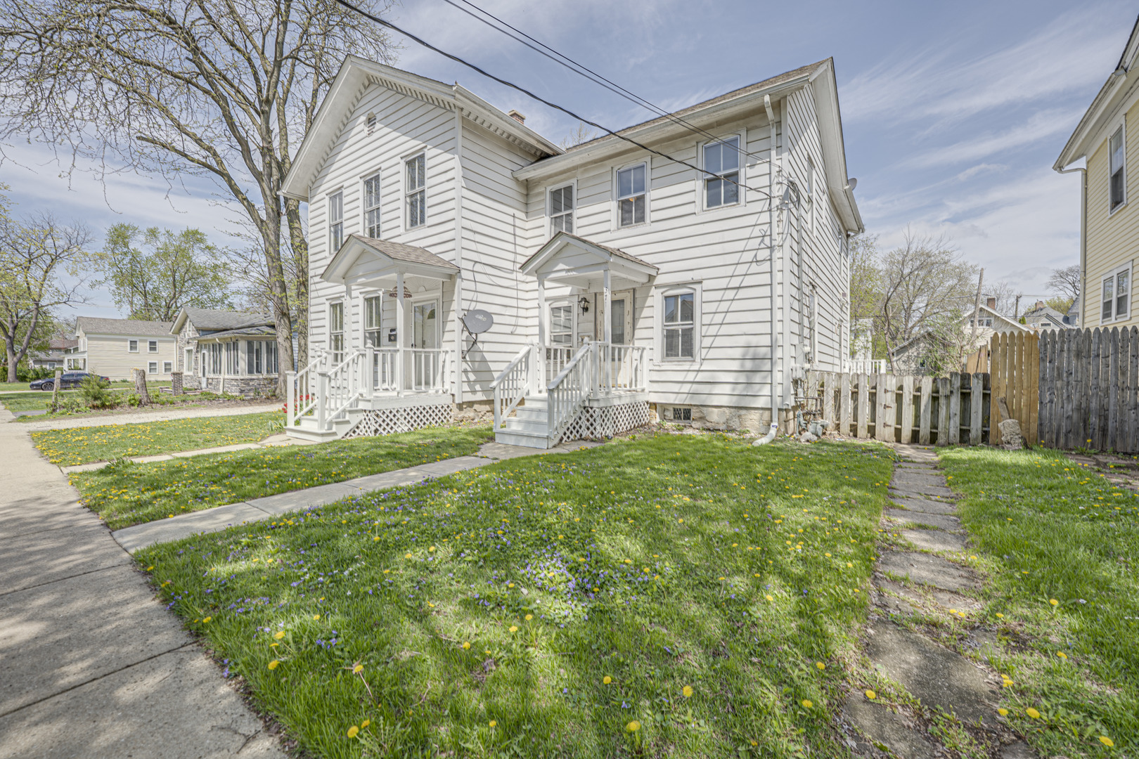 373 Cedar Street Aurora IL 60506