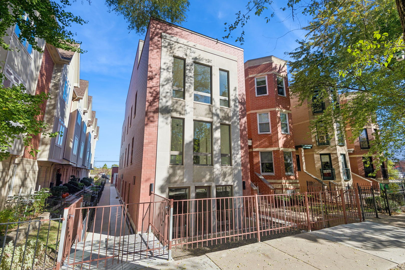 2323 North Lister Avenue Chicago IL 60614