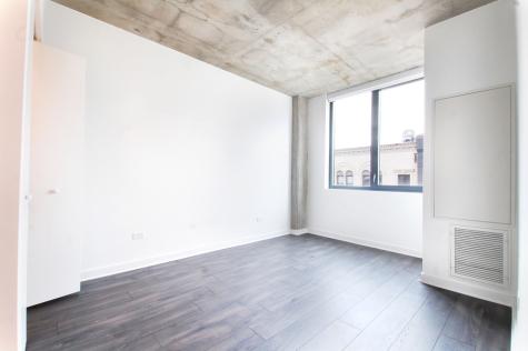 1714 West Roscoe Street Chicago IL 60657