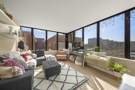 345 East Eastgate Place Chicago IL 60616