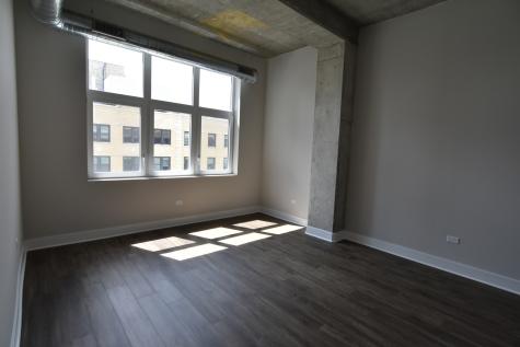 3833 North Broadway Street Chicago IL 60613