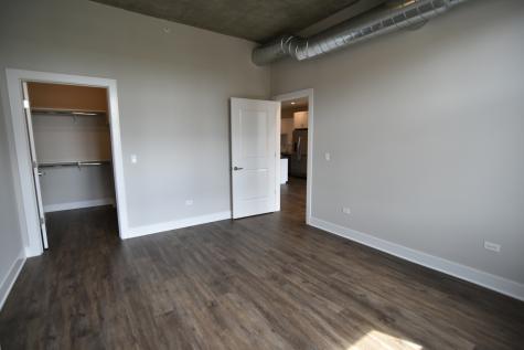 3833 North Broadway Street Chicago IL 60613