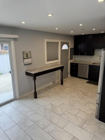 8058 West Lyons Street Niles IL 60714