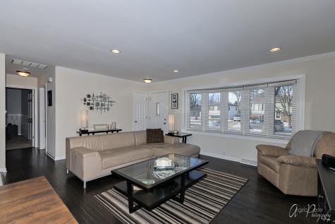 533 Bobby Lane Mundelein IL 60060
