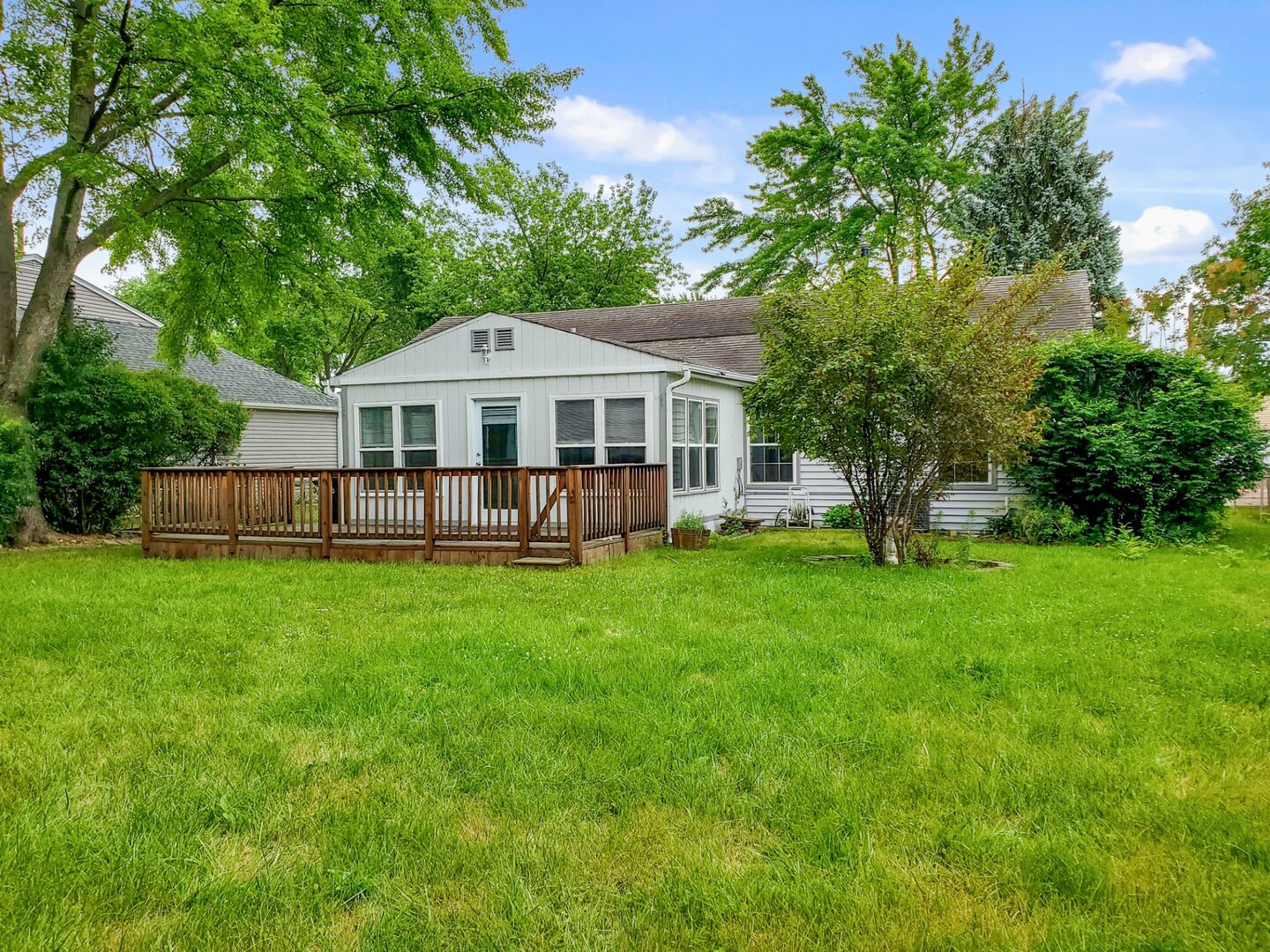 720 Country Lane S Roselle IL 60172