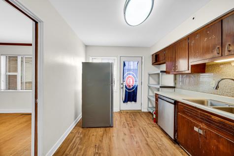 7248 North Ridge Boulevard Chicago IL 60645