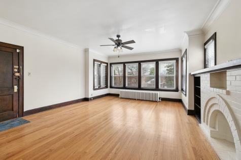 10226 South Charles Street Chicago IL 60643
