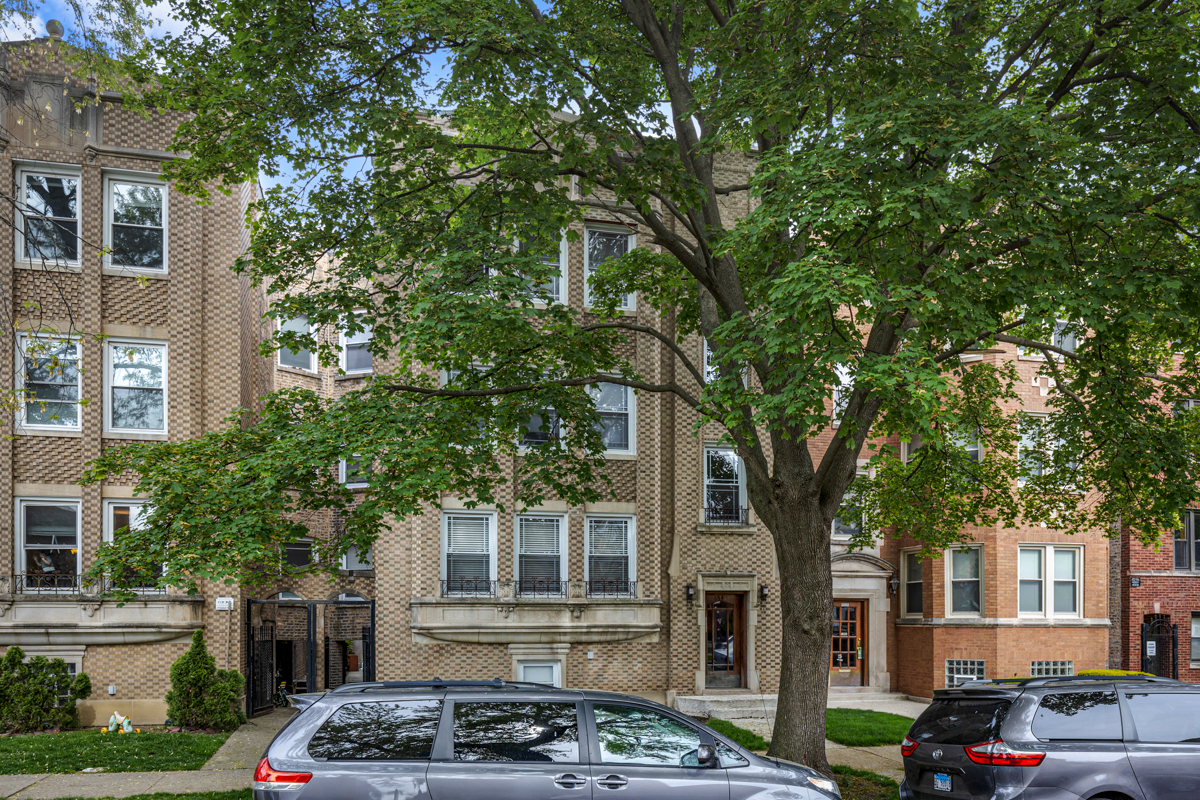 6549 North Mozart Street Chicago IL 60645