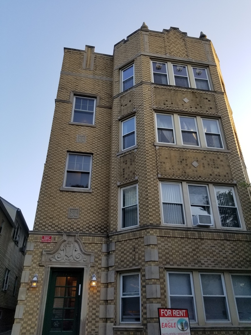 1923 West Belle Plaine Avenue Chicago IL 60613