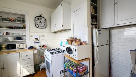 1923 West Belle Plaine Avenue Chicago IL 60613