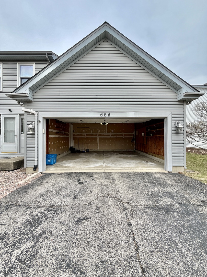 665 Lakewood Farms Drive Bolingbrook IL 60490