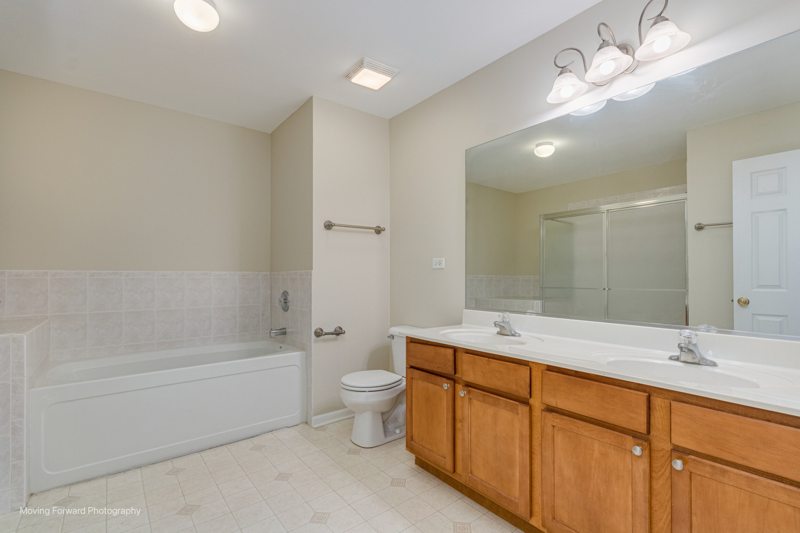 2417 Stoughton Circle Aurora IL 60502