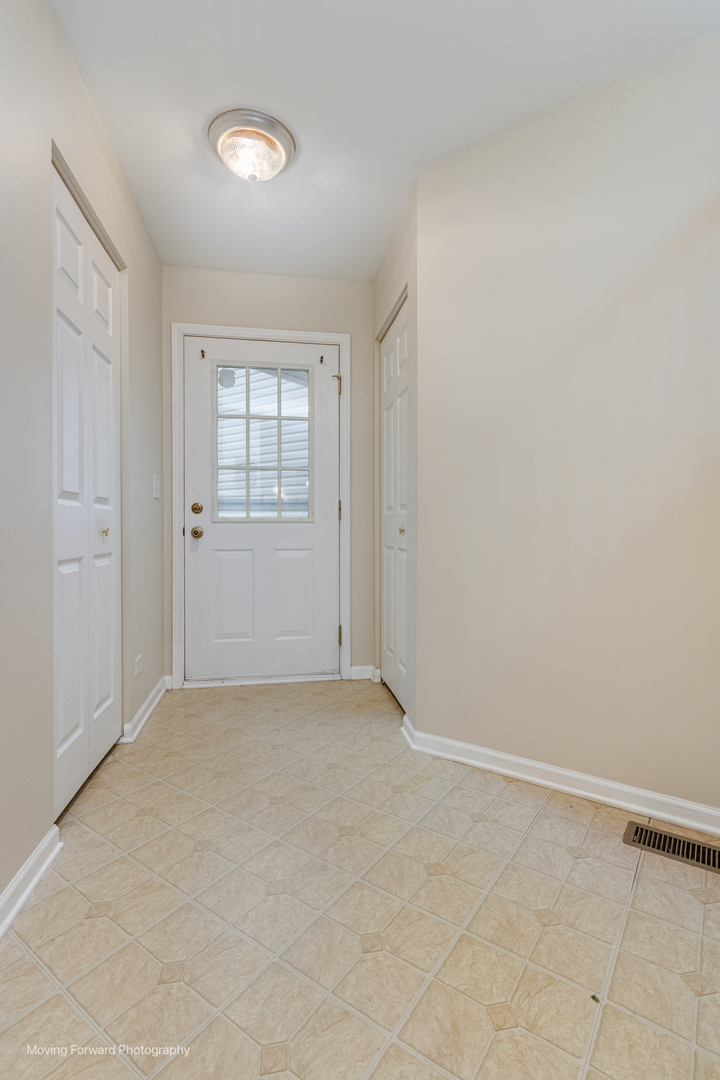 2417 Stoughton Circle Aurora IL 60502