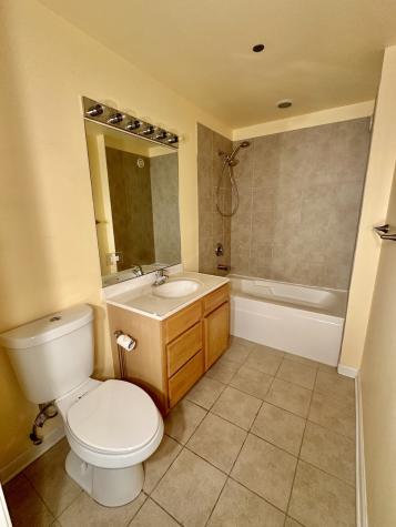 1122 West Catalpa Avenue Chicago IL 60640