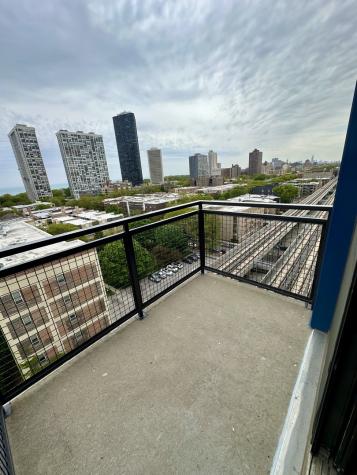 1122 West Catalpa Avenue Chicago IL 60640
