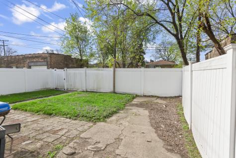 323 Memorial Drive Calumet City IL 60409