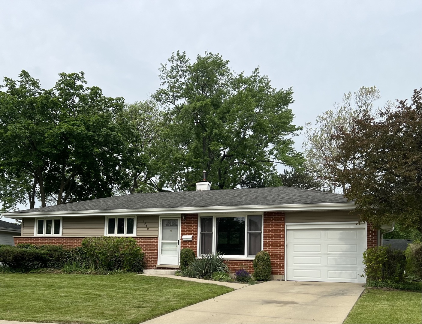1520 North Fernandez Place Arlington Heights IL 60004