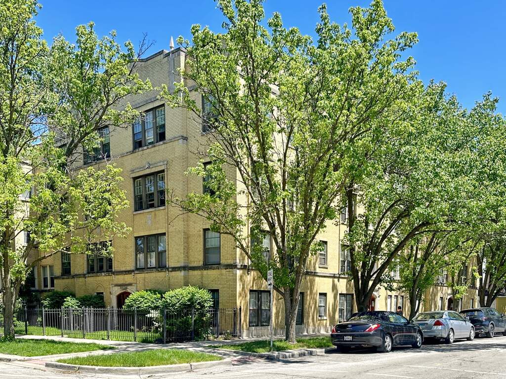 2856 West Cullom Avenue Chicago IL 60618