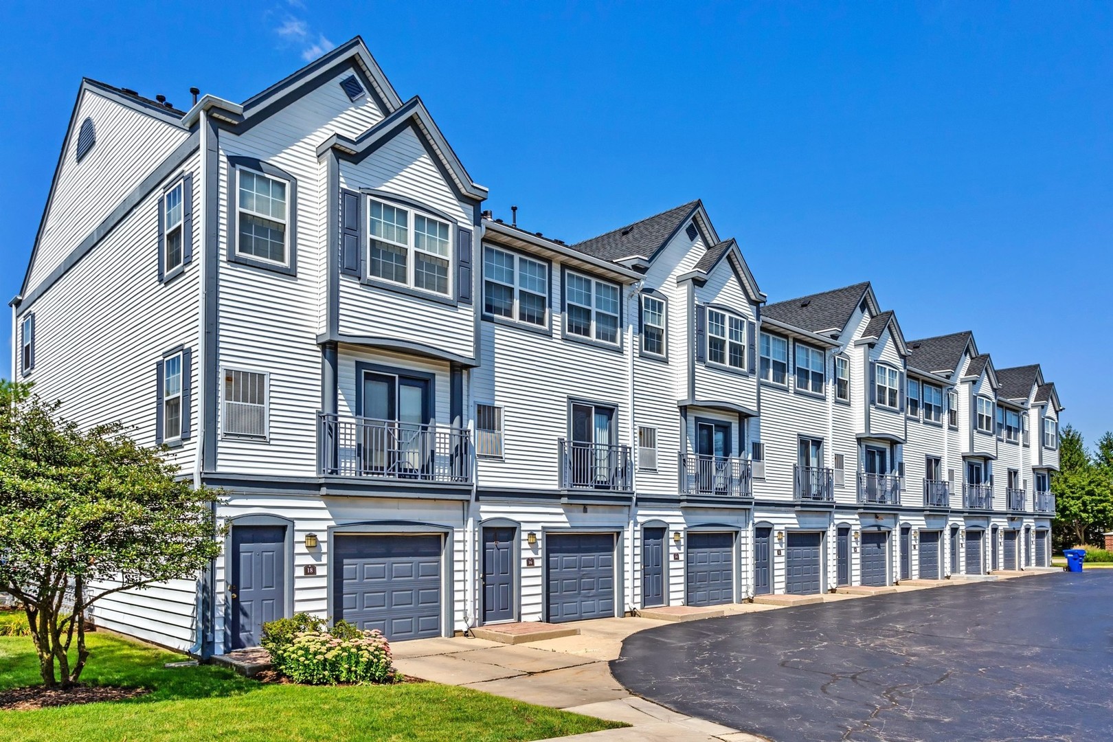 274 Verdi Court Wheaton IL 60189