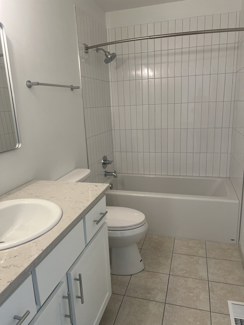 1146 Regency Drive Schaumburg IL 60193