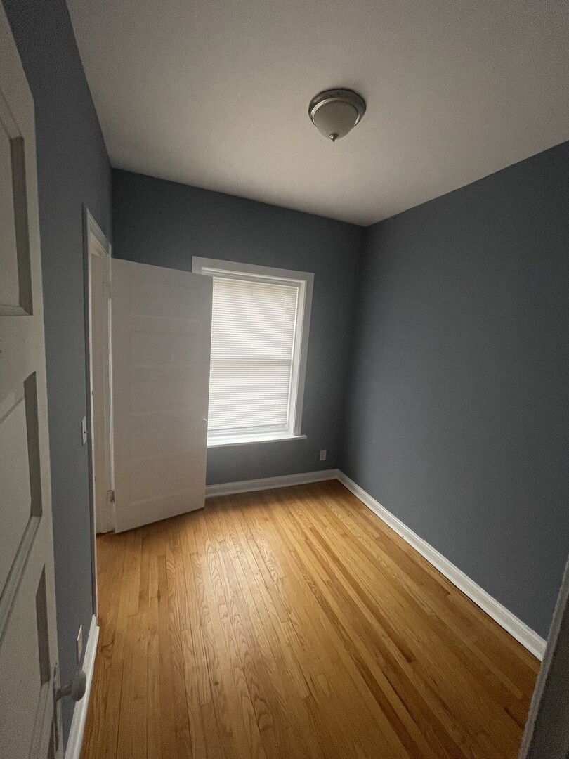 6653 South Saint Lawrence Avenue Chicago IL 60637