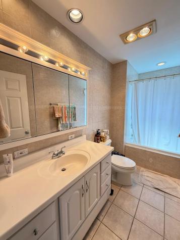 939 Wayne Avenue Deerfield IL 60015