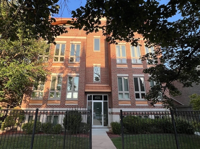 4135 North Kedvale Avenue Chicago IL 60641
