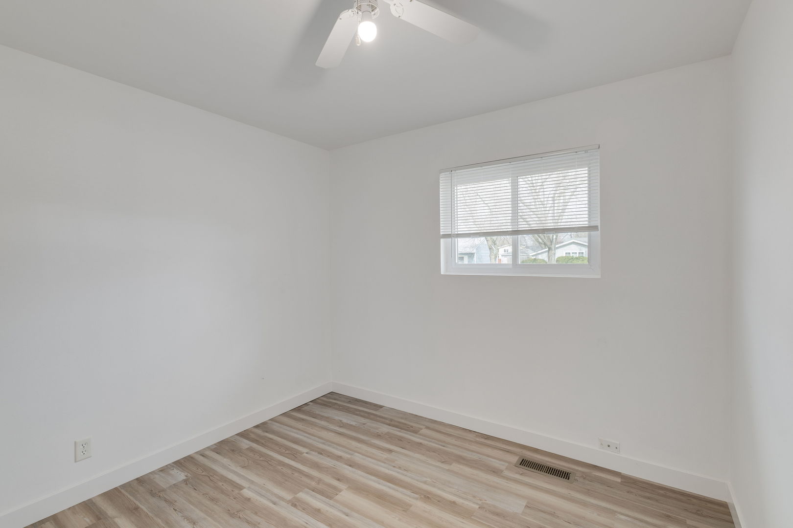 533 Redwood Road Bolingbrook IL 60440