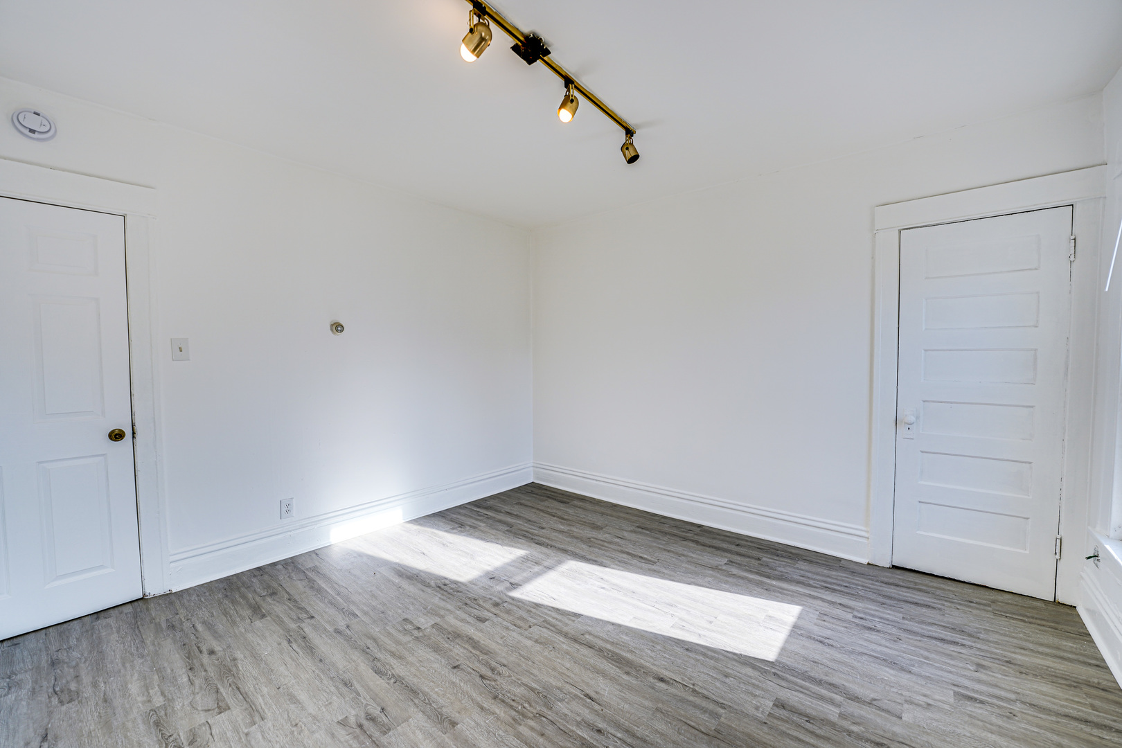 523 Grand Avenue Aurora IL 60506