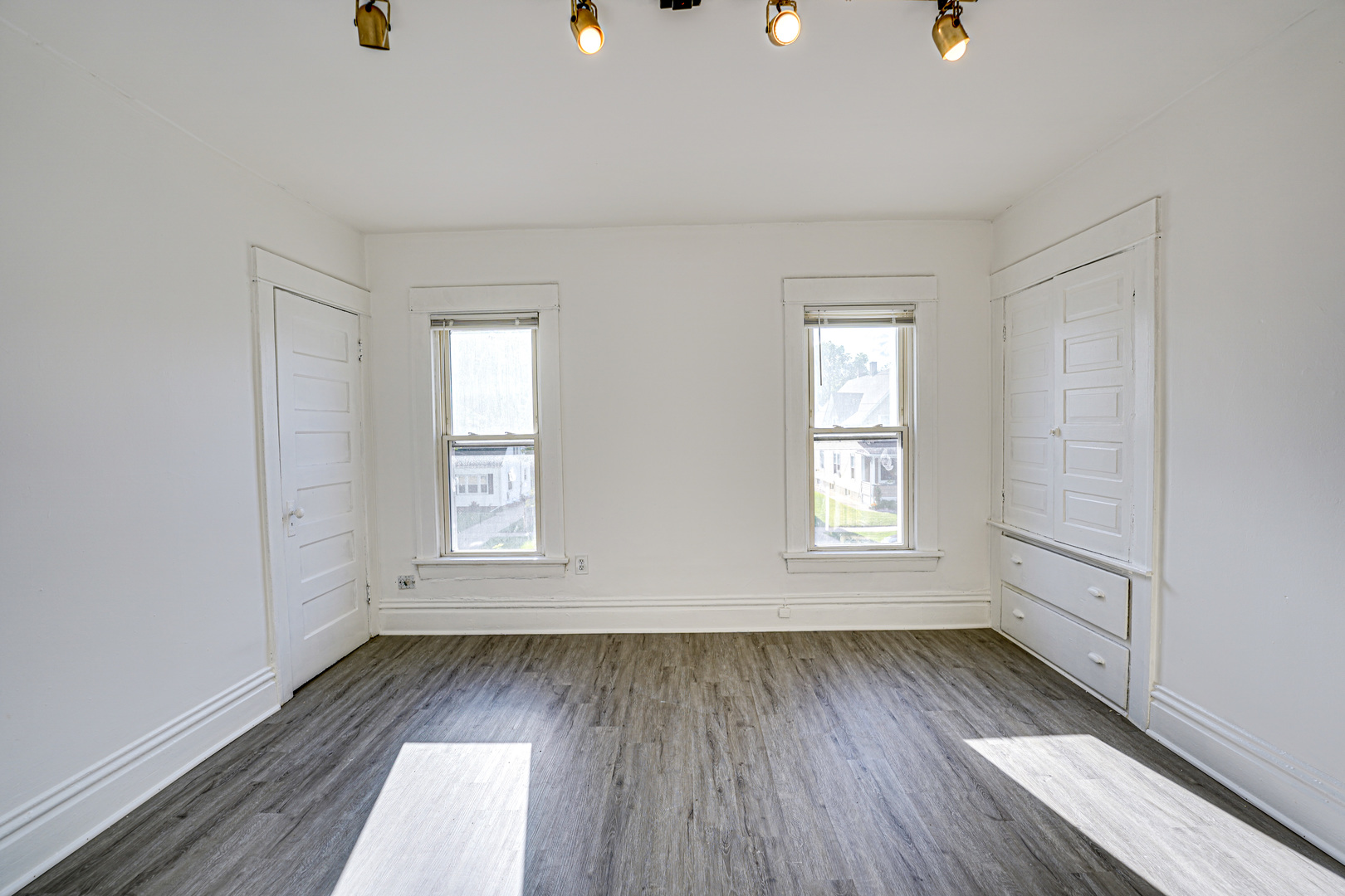 523 Grand Avenue Aurora IL 60506