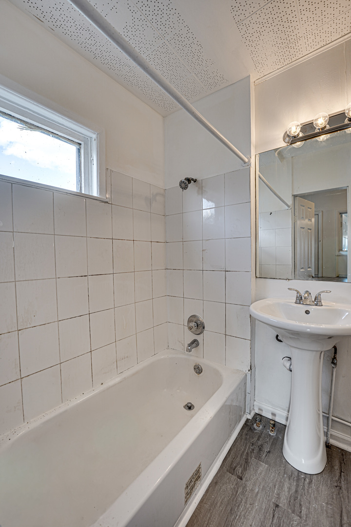 523 Grand Avenue Aurora IL 60506