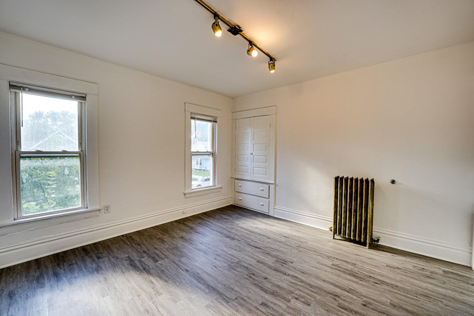 523 Grand Avenue Aurora IL 60506