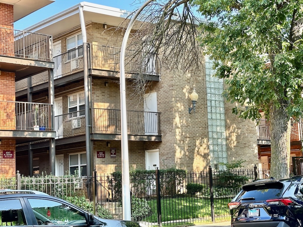4543 North Dover Street Chicago IL 60640