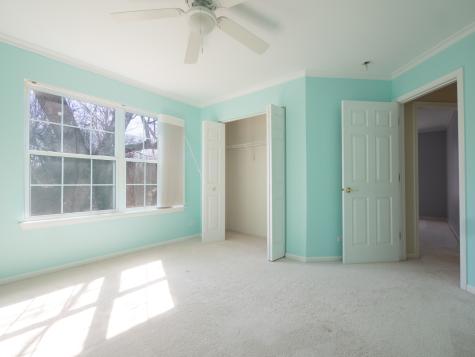 33 River Oaks Circle E Buffalo Grove IL 60089