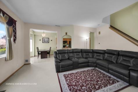 1058 Delta Drive Elgin IL 60123