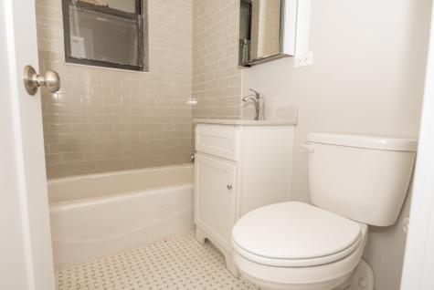 817 West Lakeside Place Chicago IL 60640