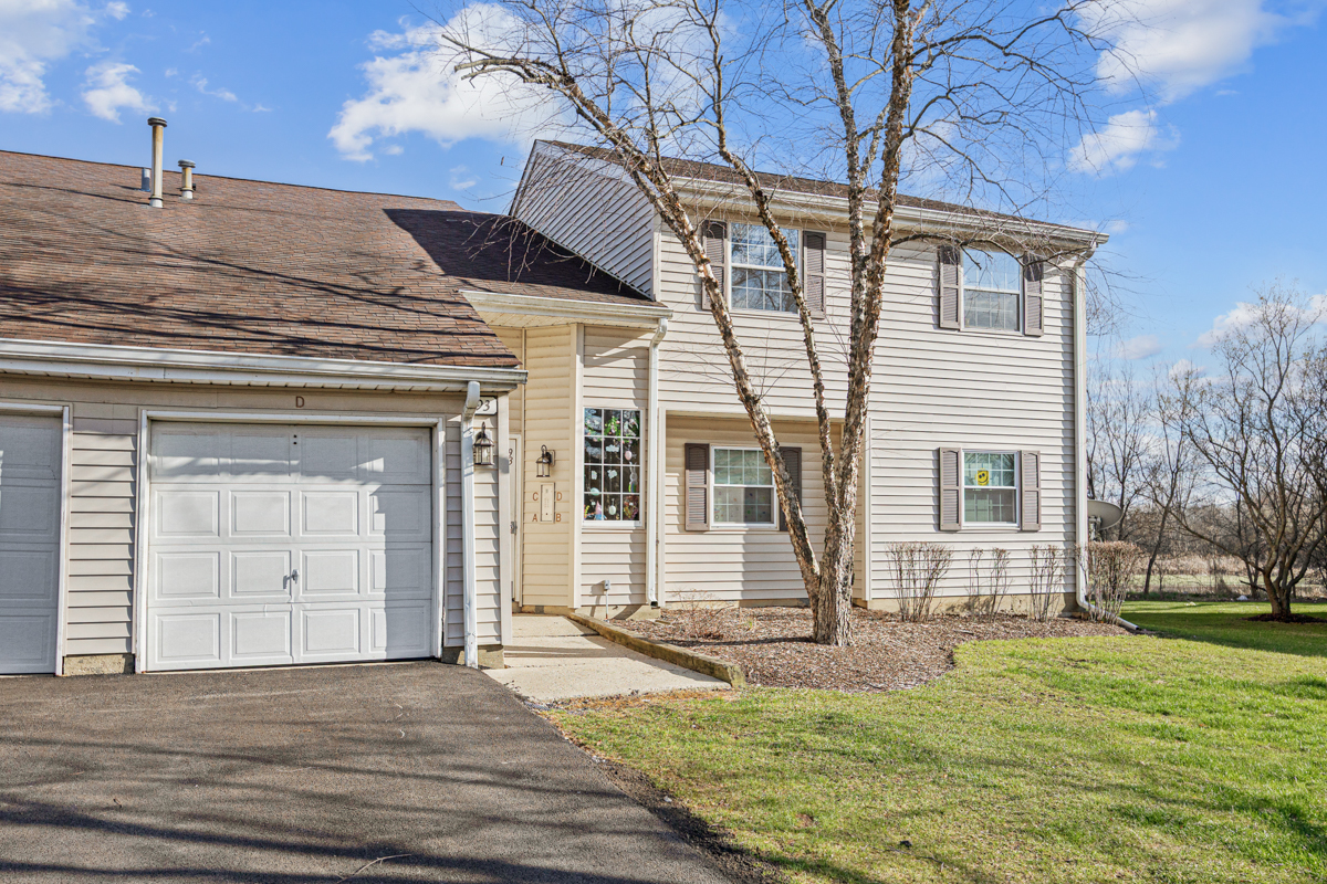 93 North Victoria Lane Streamwood IL 60107